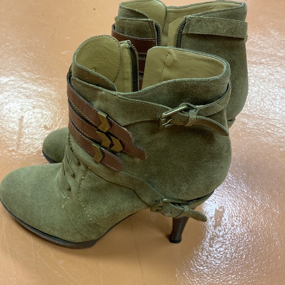 Nine West suede leather army green booties. Size 10 side zipper. Worn few times. - Picture 5 of 8